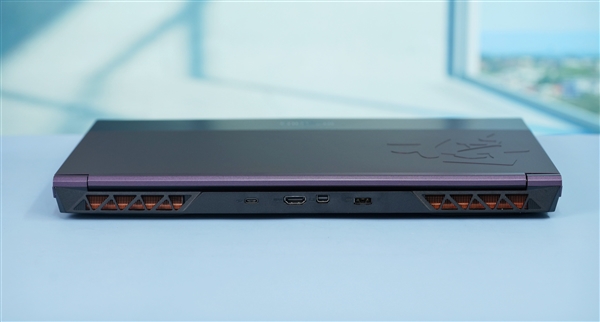 RTX 4060售价6999元 七彩虹将星X15 AT游戏本图赏