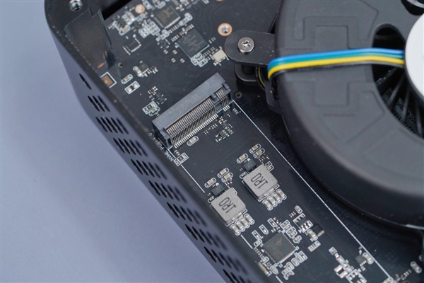 锐龙9 6900HX加持！魔方M600迷你主机图赏