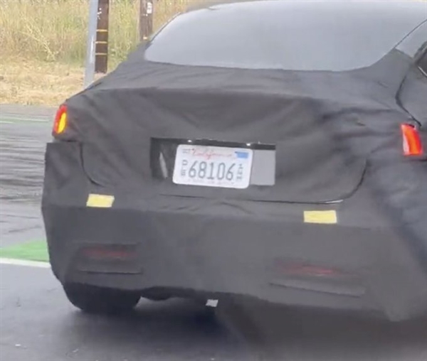 新款特斯拉Model 3实车曝光：全新大灯、辅助驾驶能力再升级