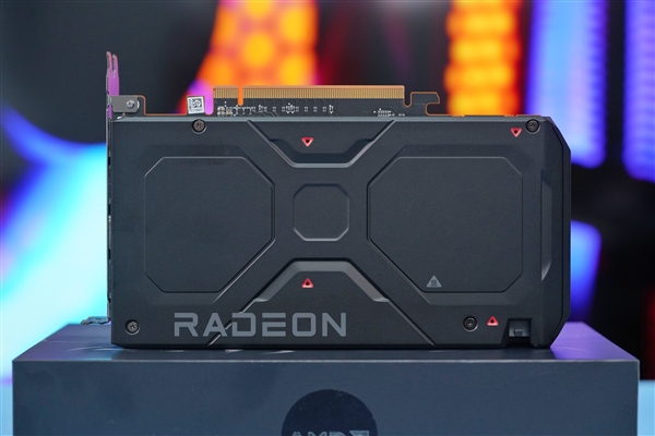 硬刚RTX 4060 Ti！AMD RX 7600图赏