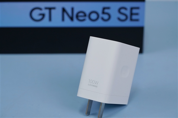 1999元潮玩电竞旗舰!真我GT Neo5 SE图赏