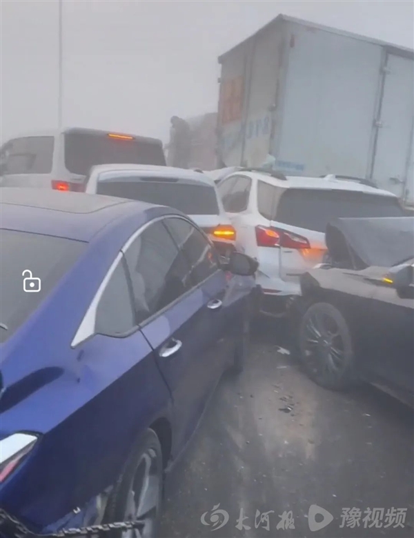 河南郑新黄河大桥因大雾多车相撞：涉及200多辆车