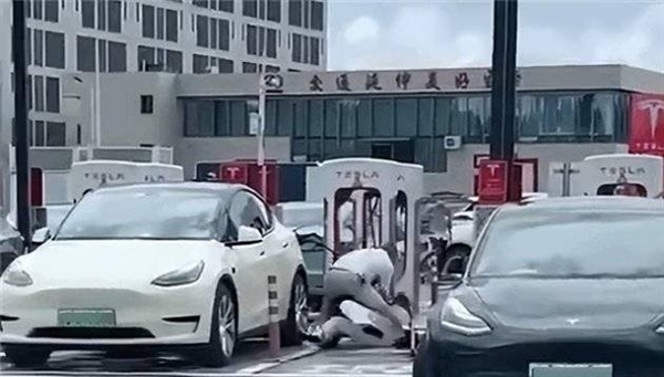 奔驰标 还能值50万吗？