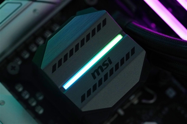 微凸铜底设计!微星CORELIQUID M360散热器图赏