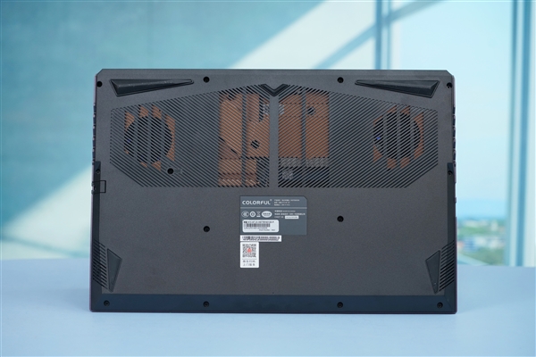 RTX 4060售价6999元 七彩虹将星X15 AT游戏本图赏