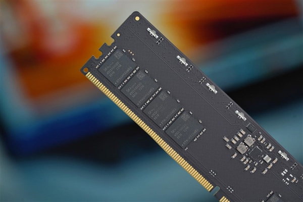 狂飙8000MHz!朗科Z RGB DDR5-8000 16GB电镀银内存图赏