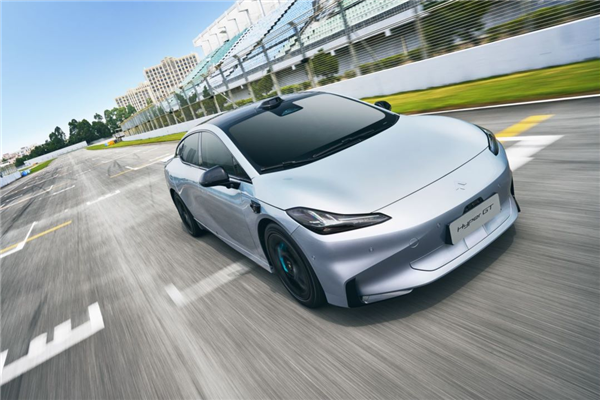 埃安Hyper率先搭载ADiGO PILOT：支持极限空间泊车、一键召唤接驾