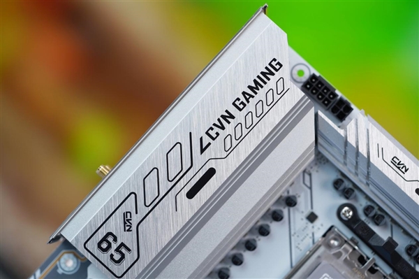 白色攒机首先!七彩虹CVN B650 GAMING FROZEN V14主板图赏