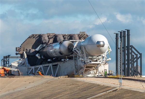 SpaceX重型猎鹰火箭发射美国太空军机密卫星：不怕核打击