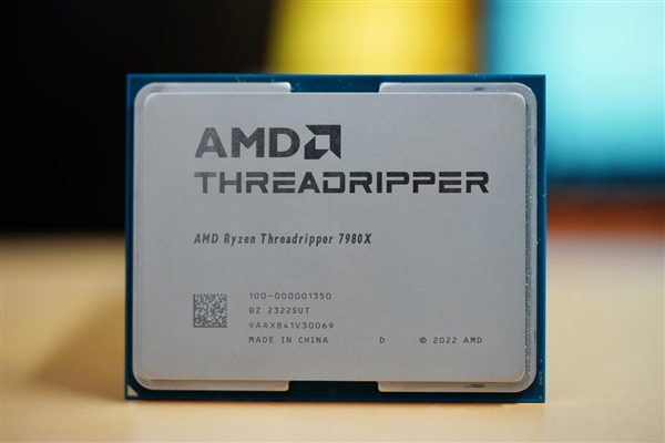 64核128线程！AMD锐龙7980X处理器图赏