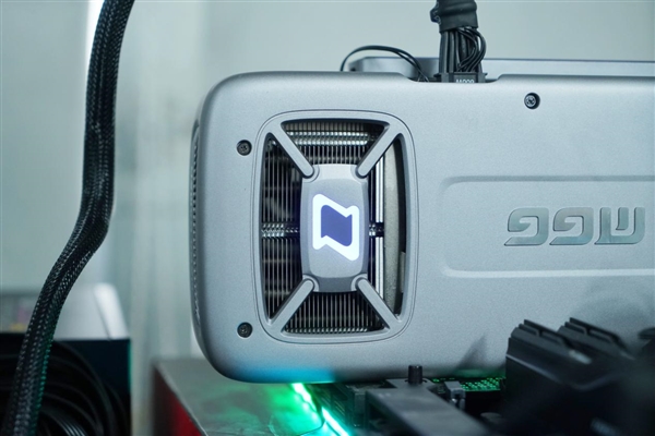 罕见5风扇设计!铭瑄RTX 4070 Ti MGG OC12G显卡图赏