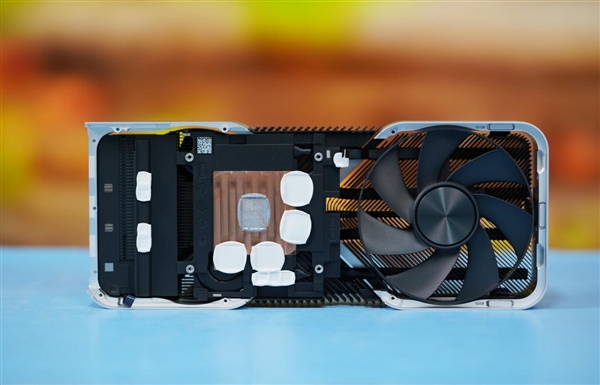 3199元游戏新神器!RTX 4060 Ti图赏