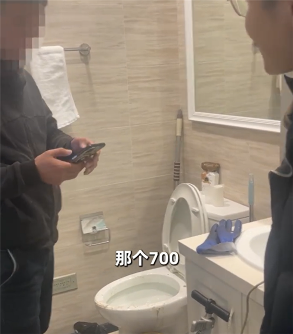博主揭上门修马桶套路10秒被坑700元：天价疏通剂一次倒5斤