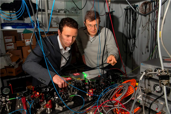 量子计算飞跃在即 哈佛大学研发全球首个可编程逻辑处理器