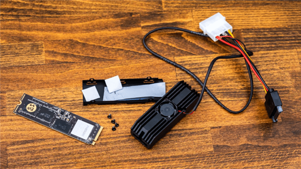 PCIe 5.0 SSD硬盘值得买吗？性能很强、2个缺点很致命