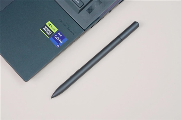 CPU、内存合二为一!华硕灵耀X Ultra图赏