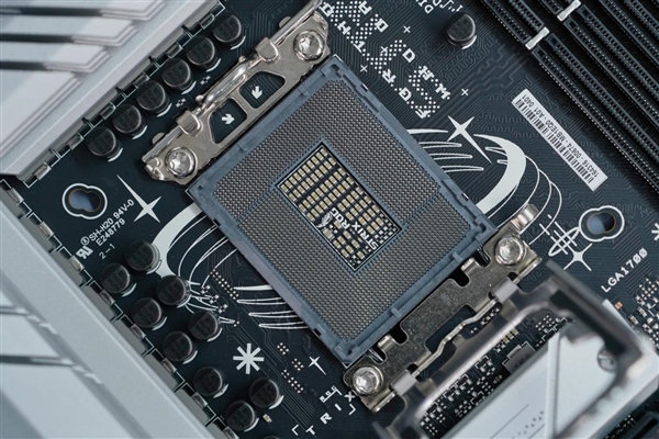 DDR5-7800！华硕ROG STRIX B760-G GAMING WIFI小吹雪主板图赏