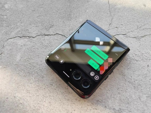 moto razr 40 ultra为何要装一块超大尺寸外屏?看完明白了
