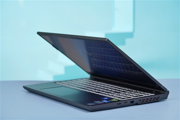 i7-12650H+3050仅4699元!七彩虹将星X15游戏本图赏