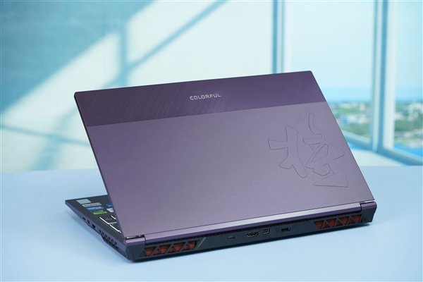 RTX 4060售价6999元 七彩虹将星X15 AT游戏本图赏