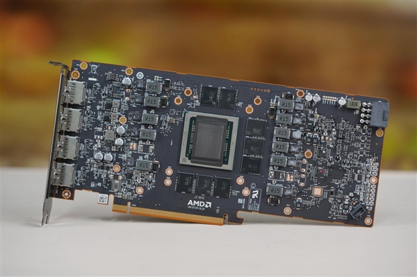 16GB大显存！AMD Radeon Pro W7700图赏