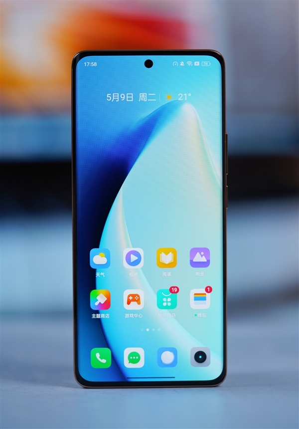 首发2亿单镜变焦相机!真我11 Pro+图赏