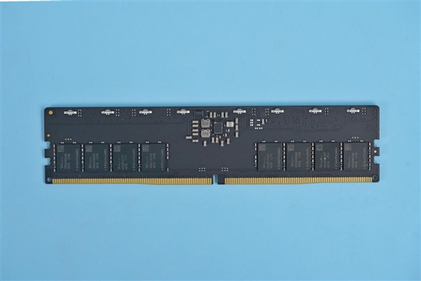 狂飙8000MHz!朗科Z RGB DDR5-8000 16GB电镀银内存图赏