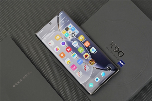 纯白机身YYDS!vivo X90告白配色今日首销:3999元起