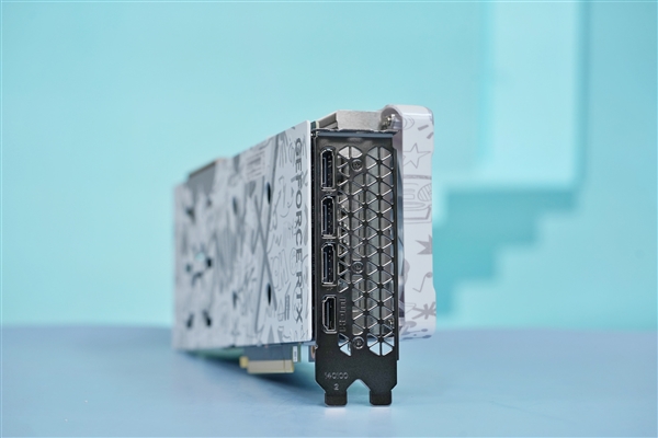 涂鸦外观玩趣十足!索泰RTX 4070Ti天启OC欧泊白图赏