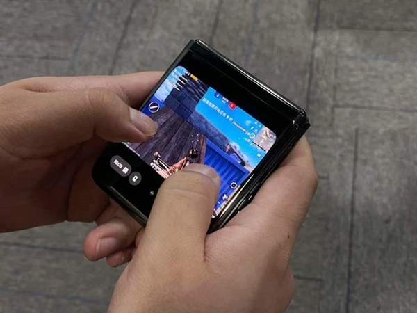 moto razr 40 ultra为何要装一块超大尺寸外屏?看完明白了