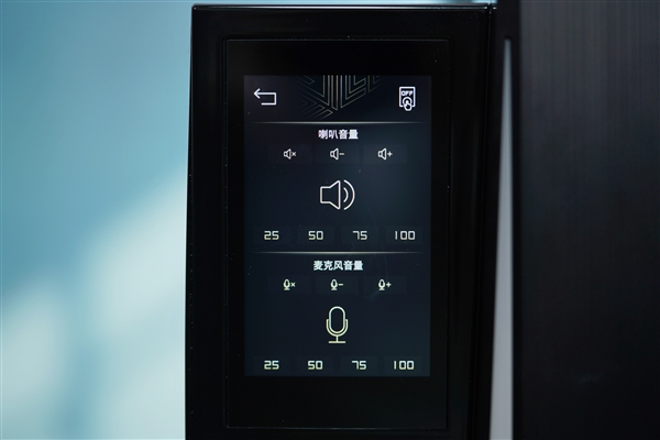 3.5万元带触控屏!微星海皇戟X2游戏主机图赏