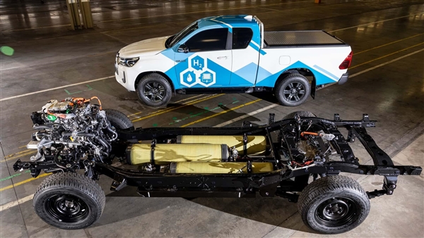 丰田Hilux氢燃料电池车首发：587公里续航能到柴油版一半！