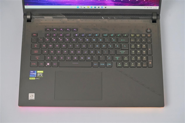 18英寸大屏+RTX 40系显卡！ROG枪神7 Plus超竞版图赏