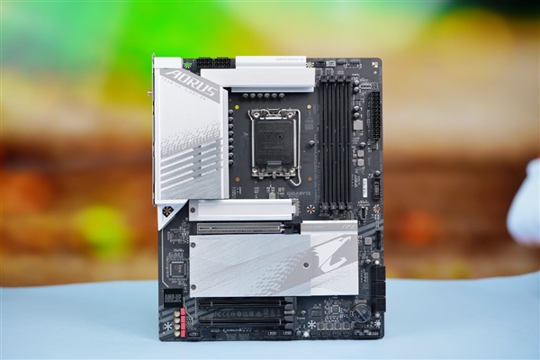 新一代雪雕！技嘉Z790 AORUS ELITE AX-W主板图赏