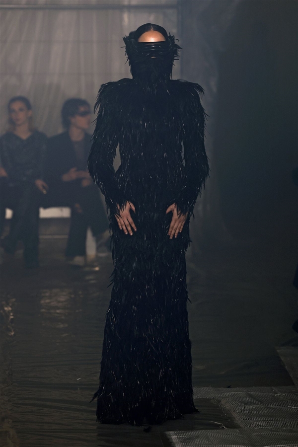 暴雪联合时尚品牌推出《暗黑4》主题女装:这画风太诡异了