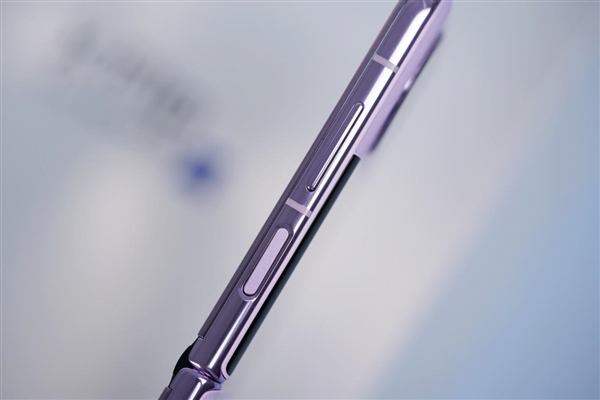 3英寸最大外屏!小折叠vivo X Flip图赏