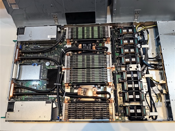 Intel CEO基辛格第一次以新身份访华:中国的增长让我兴奋!