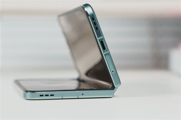 233克的OPPO Find N2：能打破折叠屏手机的窘境么？