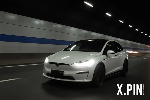 2.1s 破百!100万的新款特斯拉 快得我差点吐了