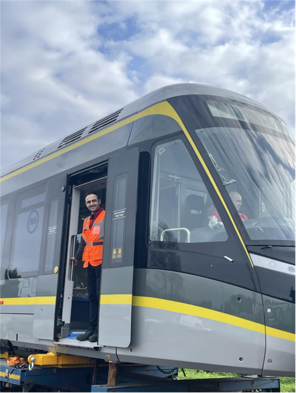 中企向葡萄牙交付首列地铁列车:中国第一次打入欧盟
