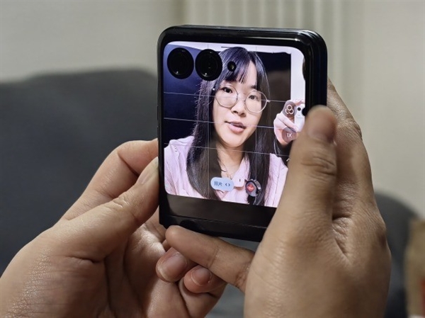 moto razr 40 ultra为何要装一块超大尺寸外屏?看完明白了