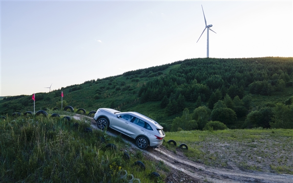 四驱混动SUV 卷进17万以内 还买比亚迪吗？