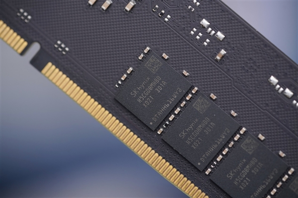 宛如超跑干练极致!芝奇幻锋戟Z5 RGB DDR5 7200 24GB内存图赏