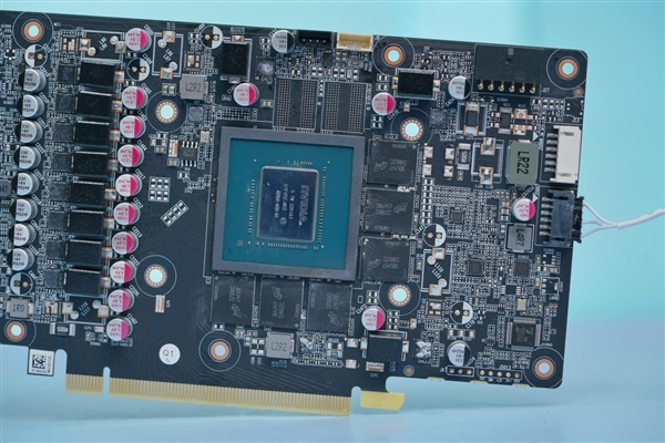涂鸦外观玩趣十足!索泰RTX 4070Ti天启OC欧泊白图赏