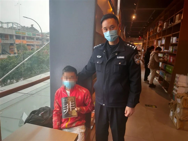 男子偷走外卖:被抓时正在读推理小说