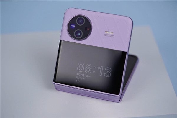 3英寸最大外屏!小折叠vivo X Flip图赏