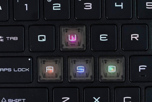 全景灯效无敌!微星泰坦GE78 HX笔记本图赏