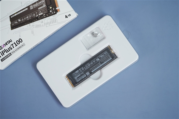 长江存储致态第一款4TB SSD！TiPlus 7100 4TB图赏
