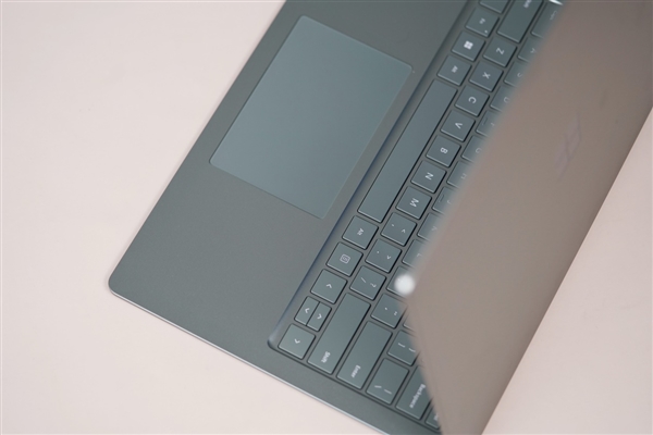 2.2K高色域触控屏!微软Surface Laptop 5图赏