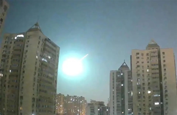 火流星频繁在城市上空爆裂:为啥不用防空导弹打掉它们?